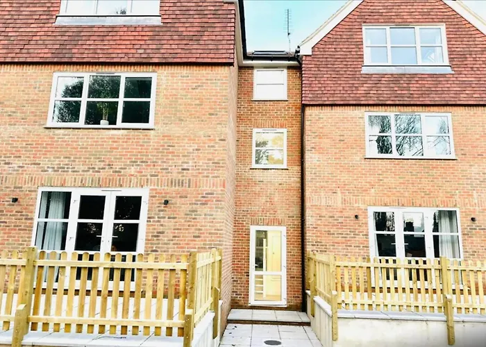 Dover Castle Luxury Apartment-Allocated Parking